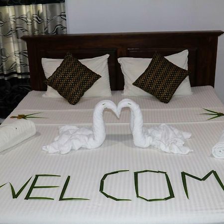Deshani Holiday Inn Dambulla Esterno foto