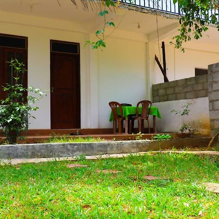 Deshani Holiday Inn Dambulla Esterno foto