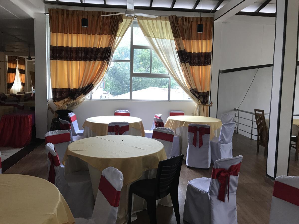Deshani Holiday Inn Dambulla Esterno foto