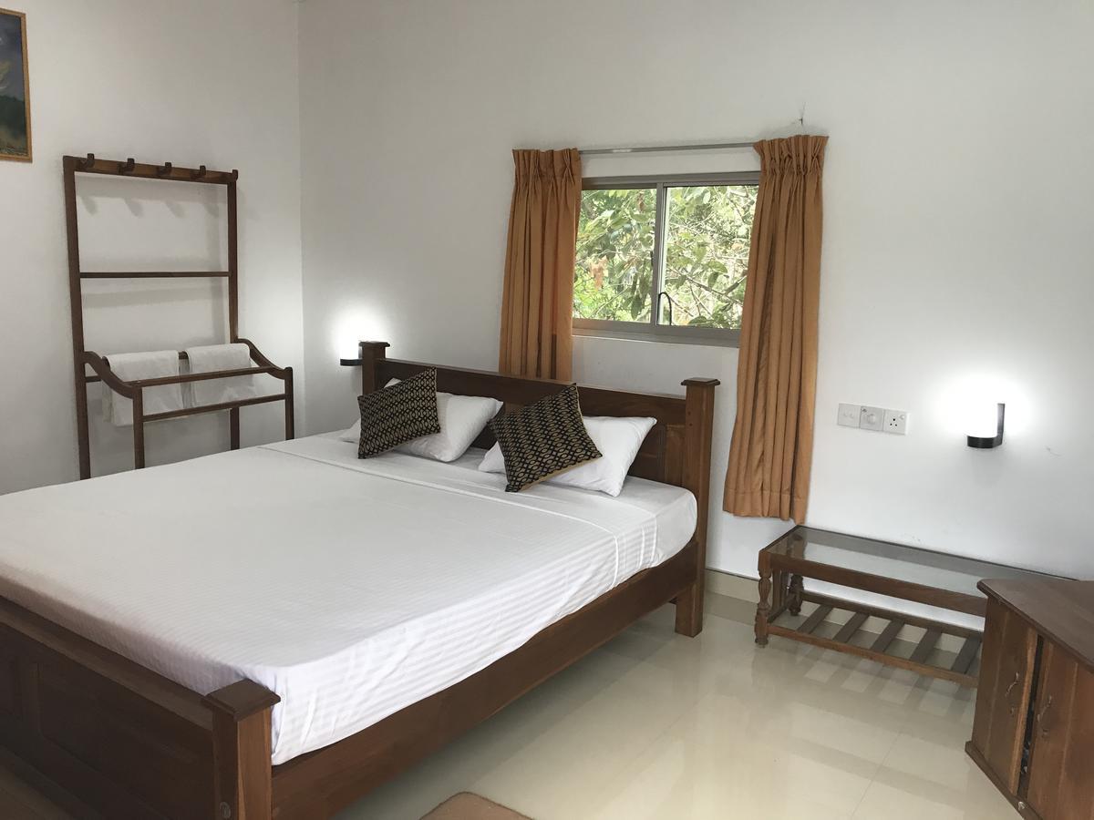 Deshani Holiday Inn Dambulla Esterno foto