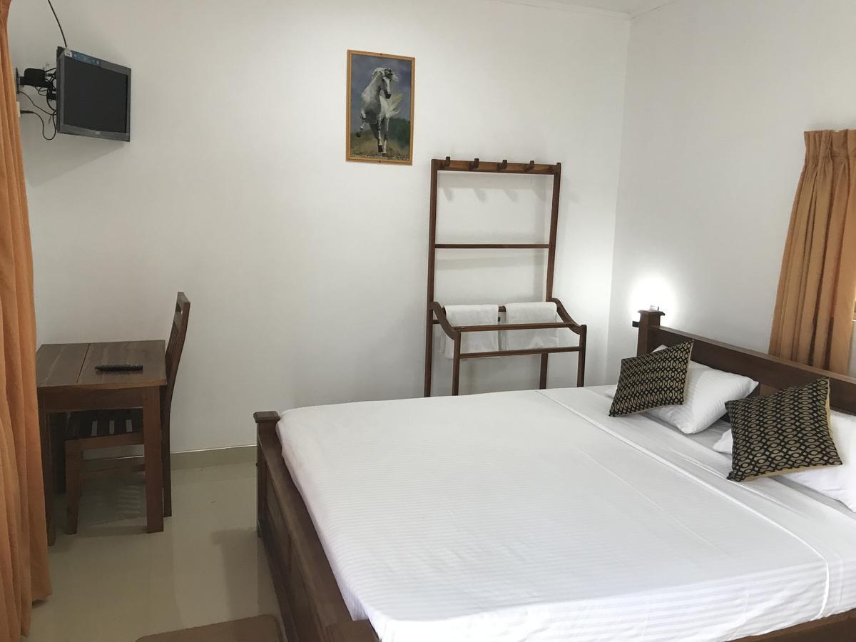 Deshani Holiday Inn Dambulla Esterno foto