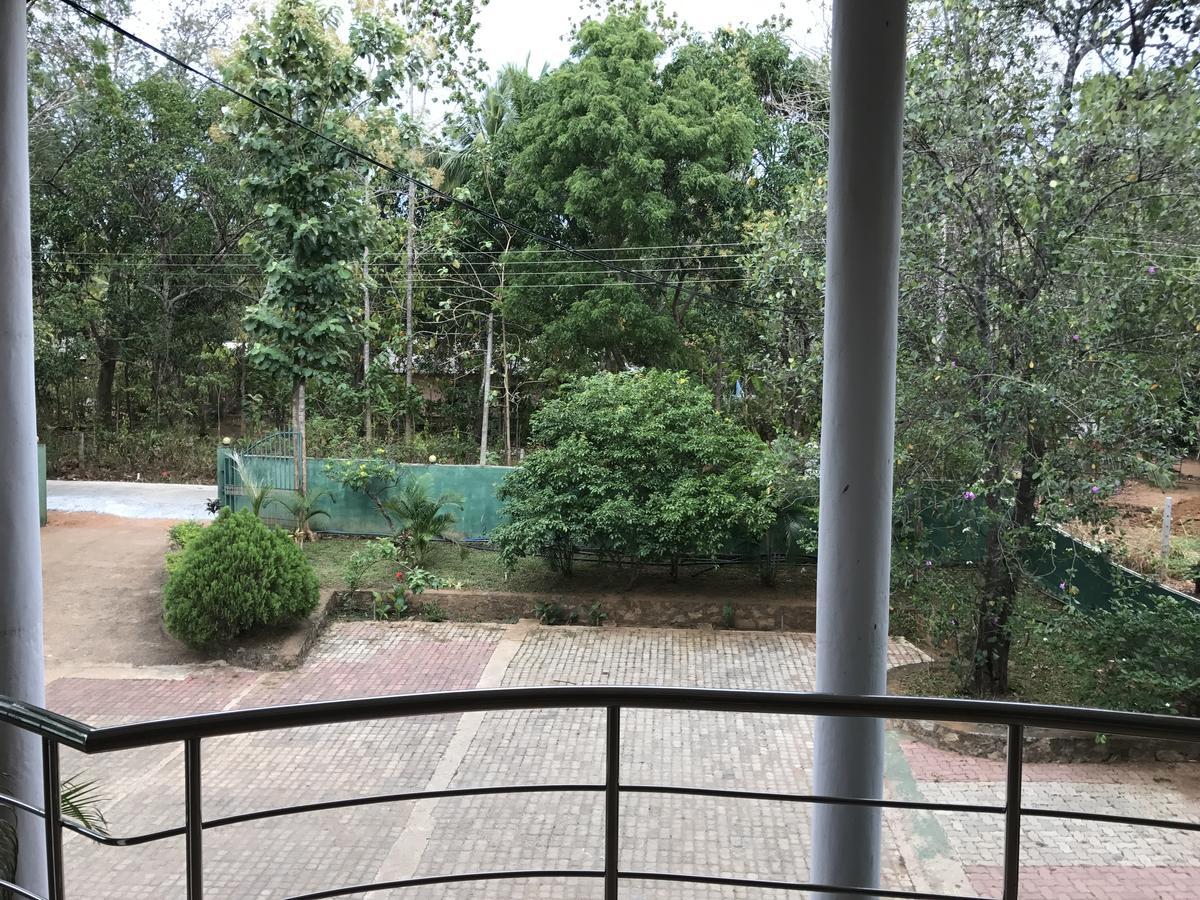 Deshani Holiday Inn Dambulla Esterno foto
