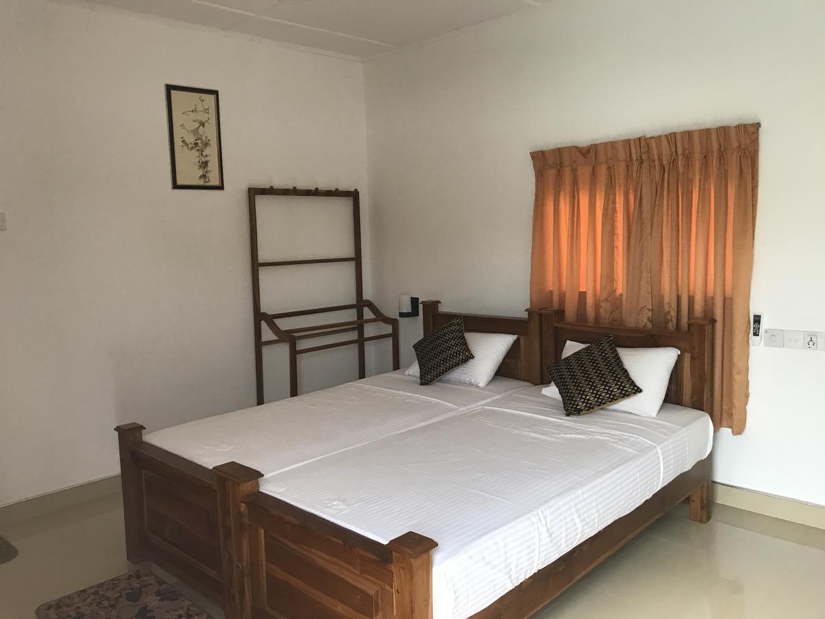 Deshani Holiday Inn Dambulla Esterno foto