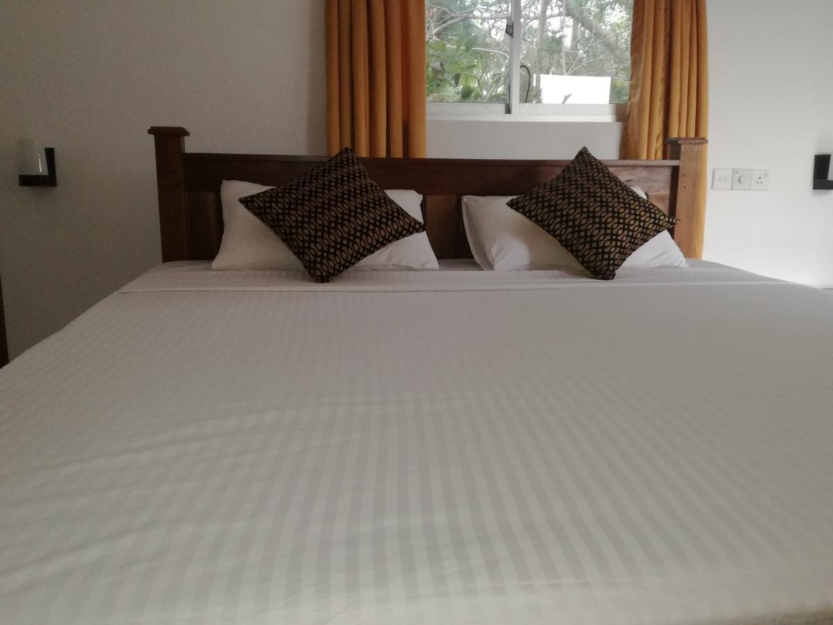 Deshani Holiday Inn Dambulla Esterno foto