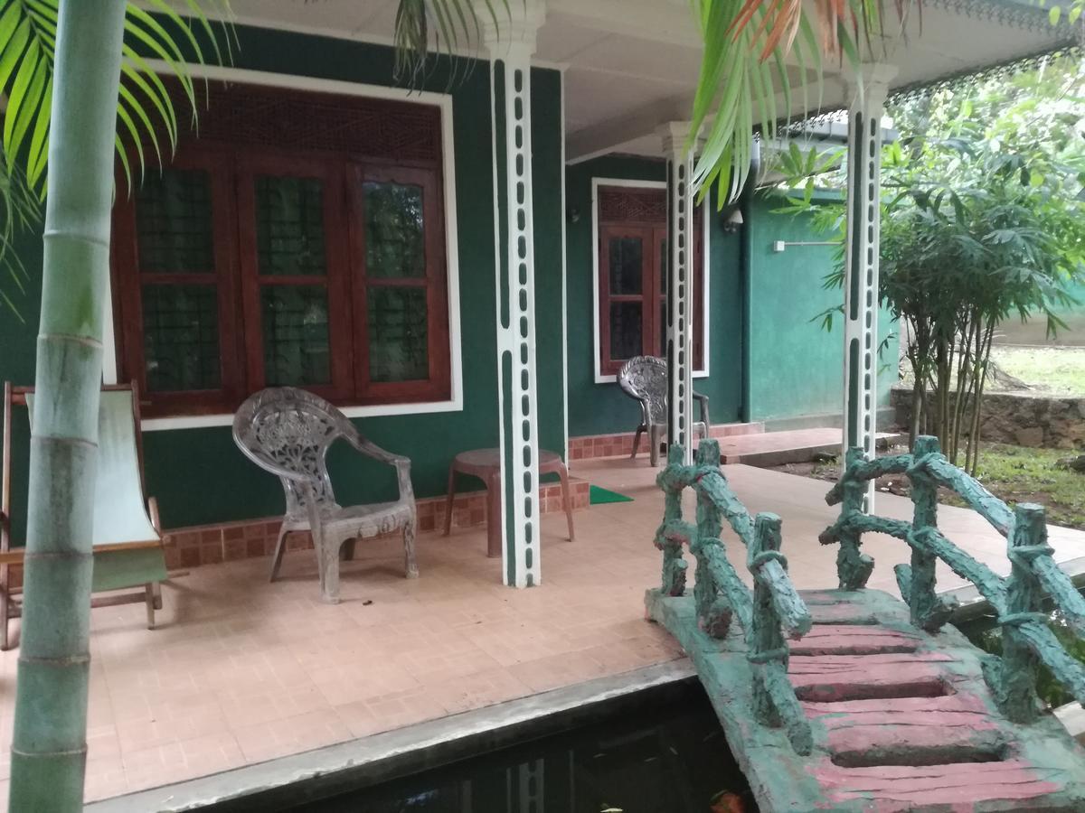 Deshani Holiday Inn Dambulla Esterno foto