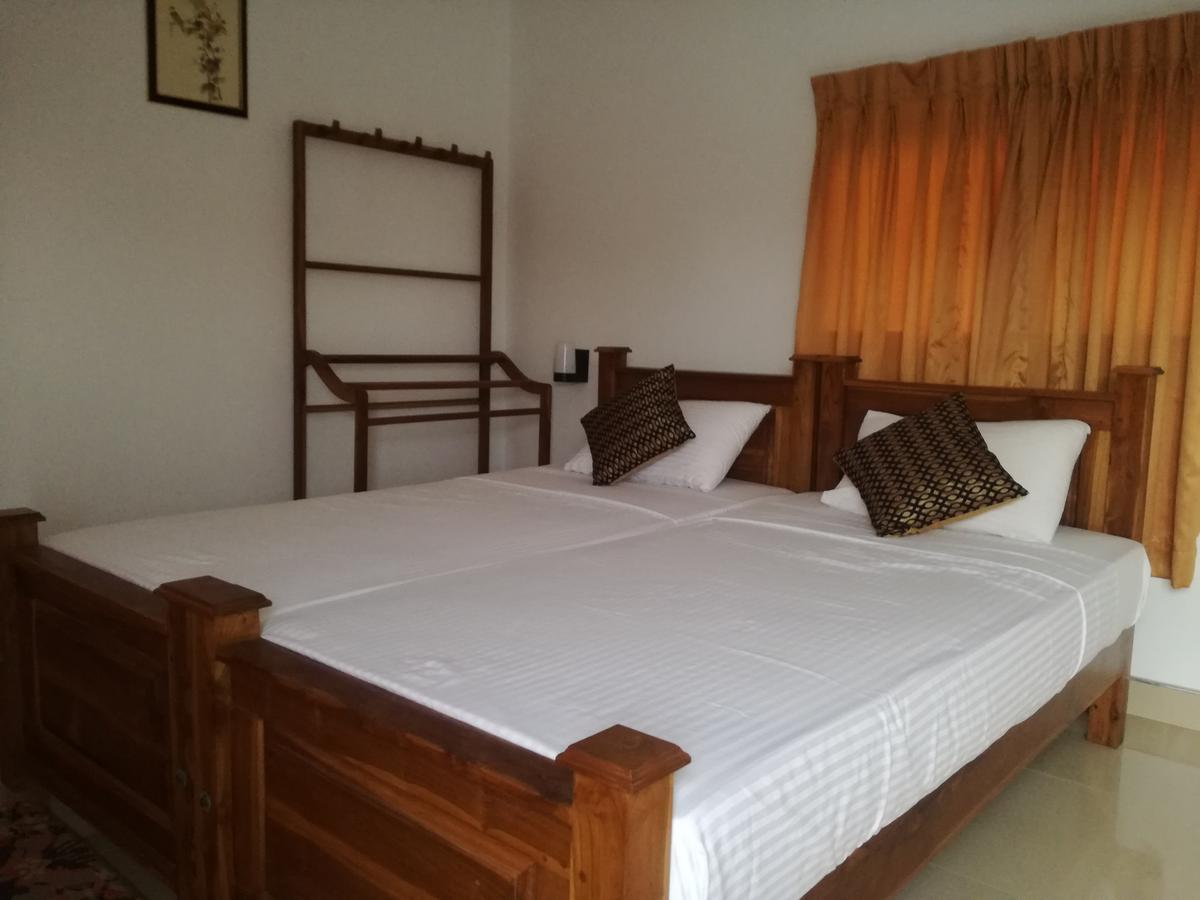 Deshani Holiday Inn Dambulla Esterno foto