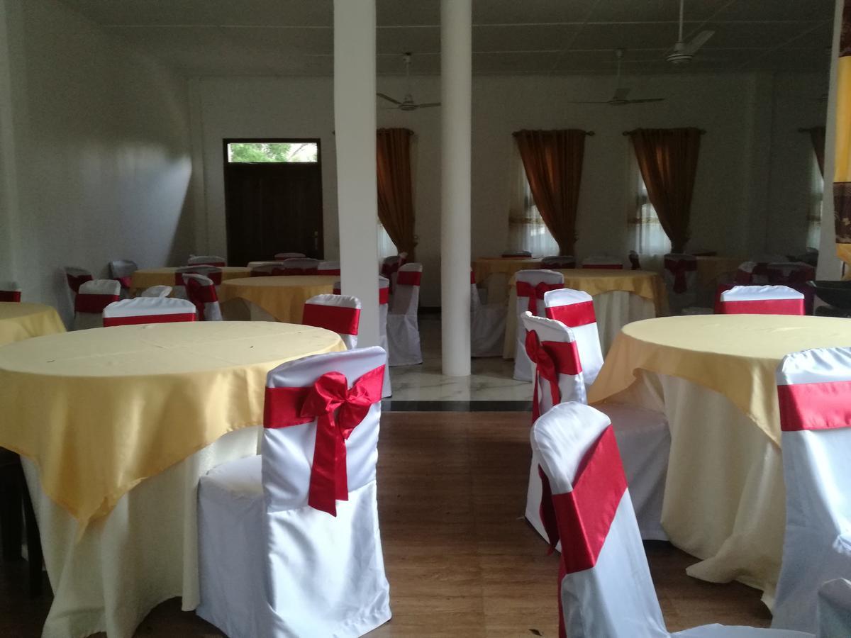 Deshani Holiday Inn Dambulla Esterno foto