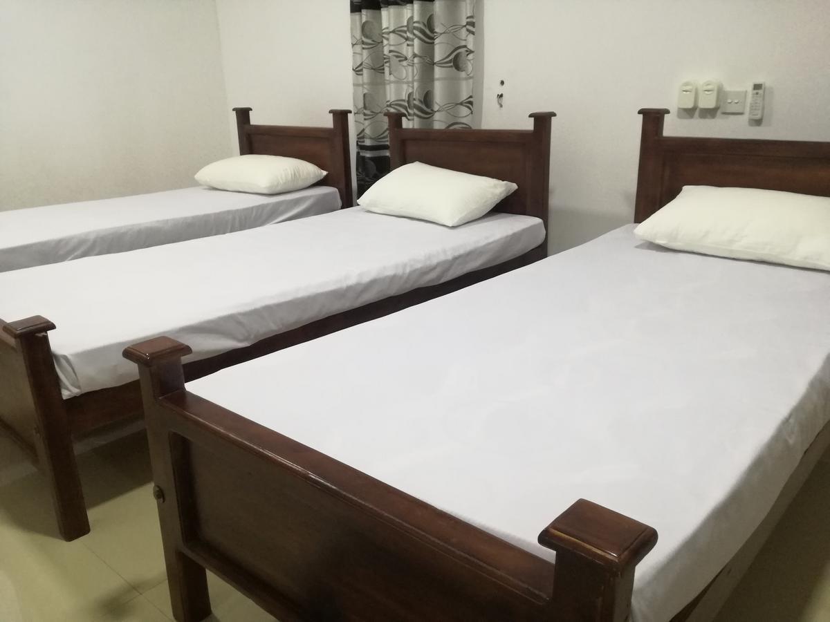 Deshani Holiday Inn Dambulla Esterno foto