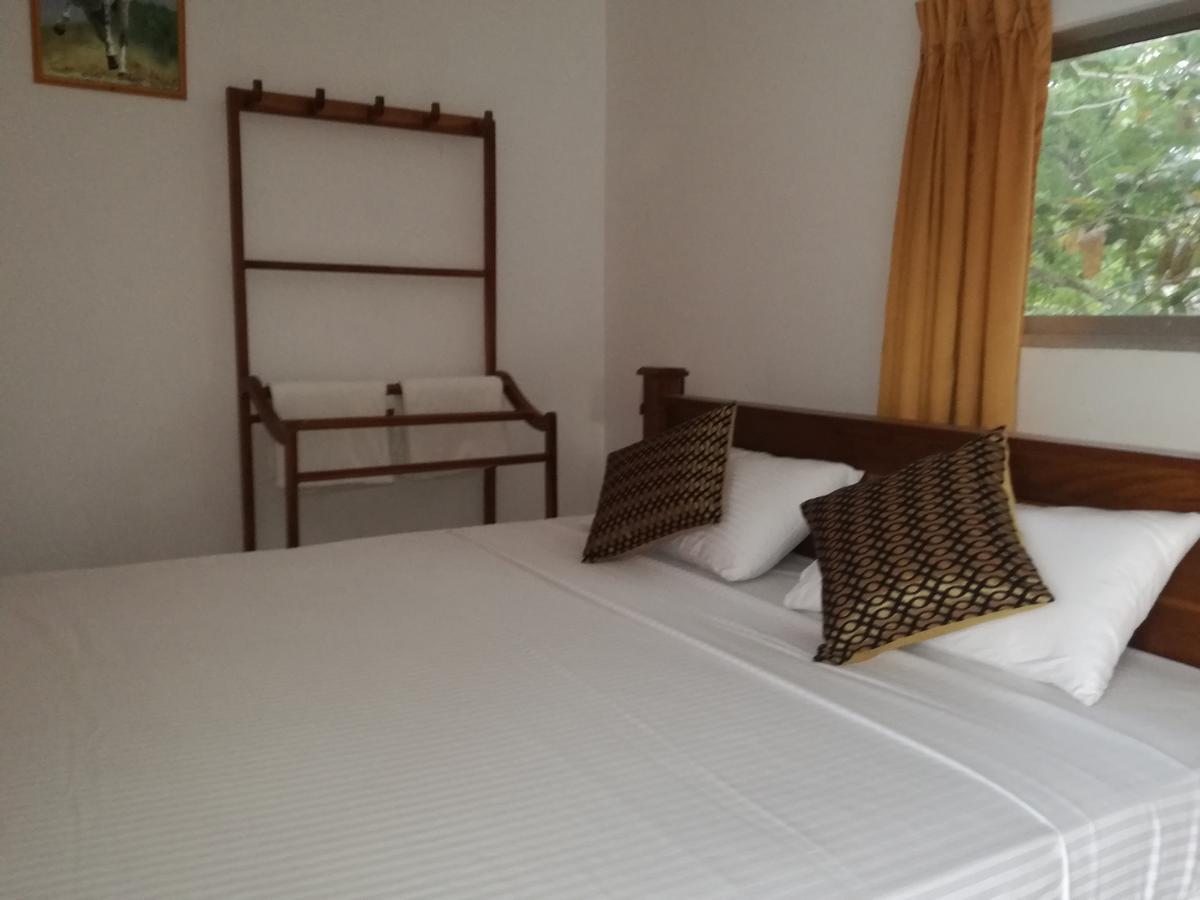 Deshani Holiday Inn Dambulla Esterno foto