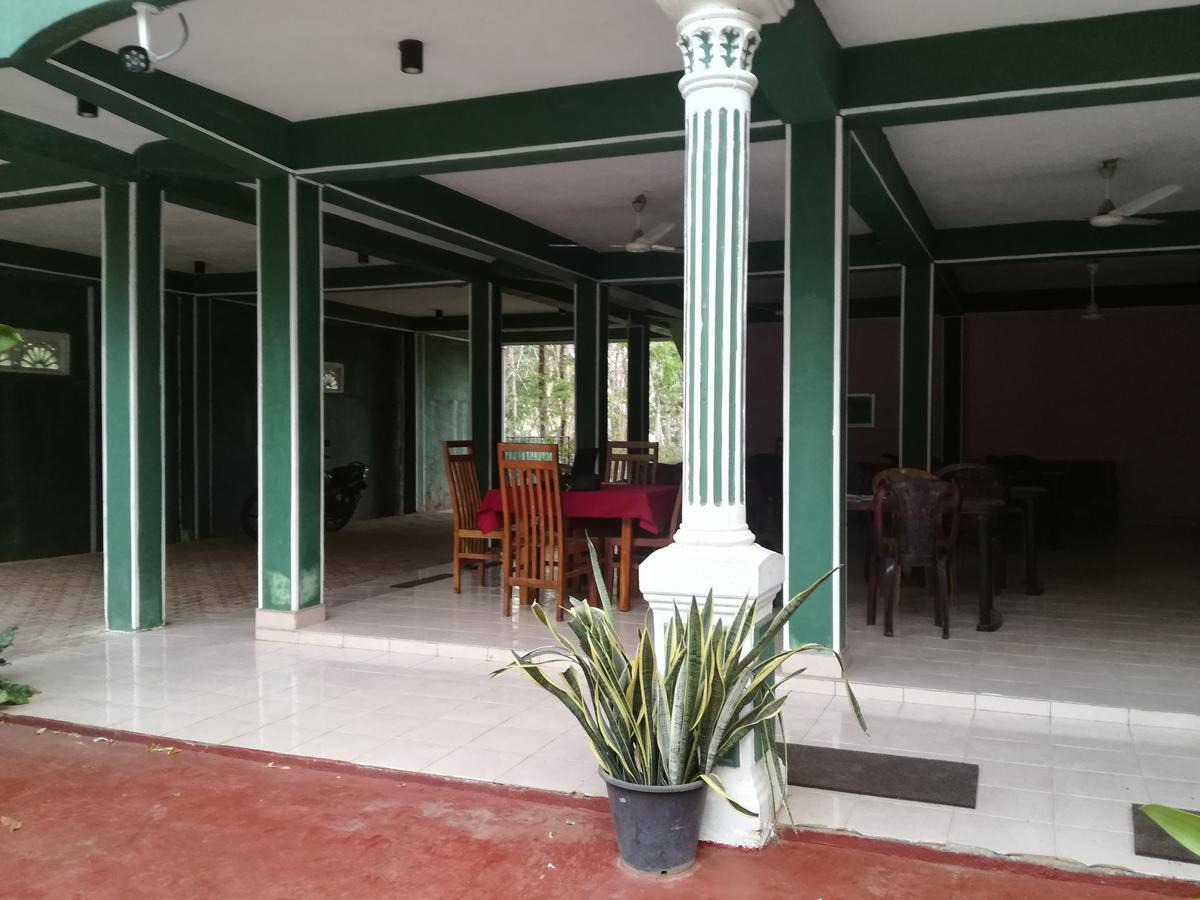 Deshani Holiday Inn Dambulla Esterno foto