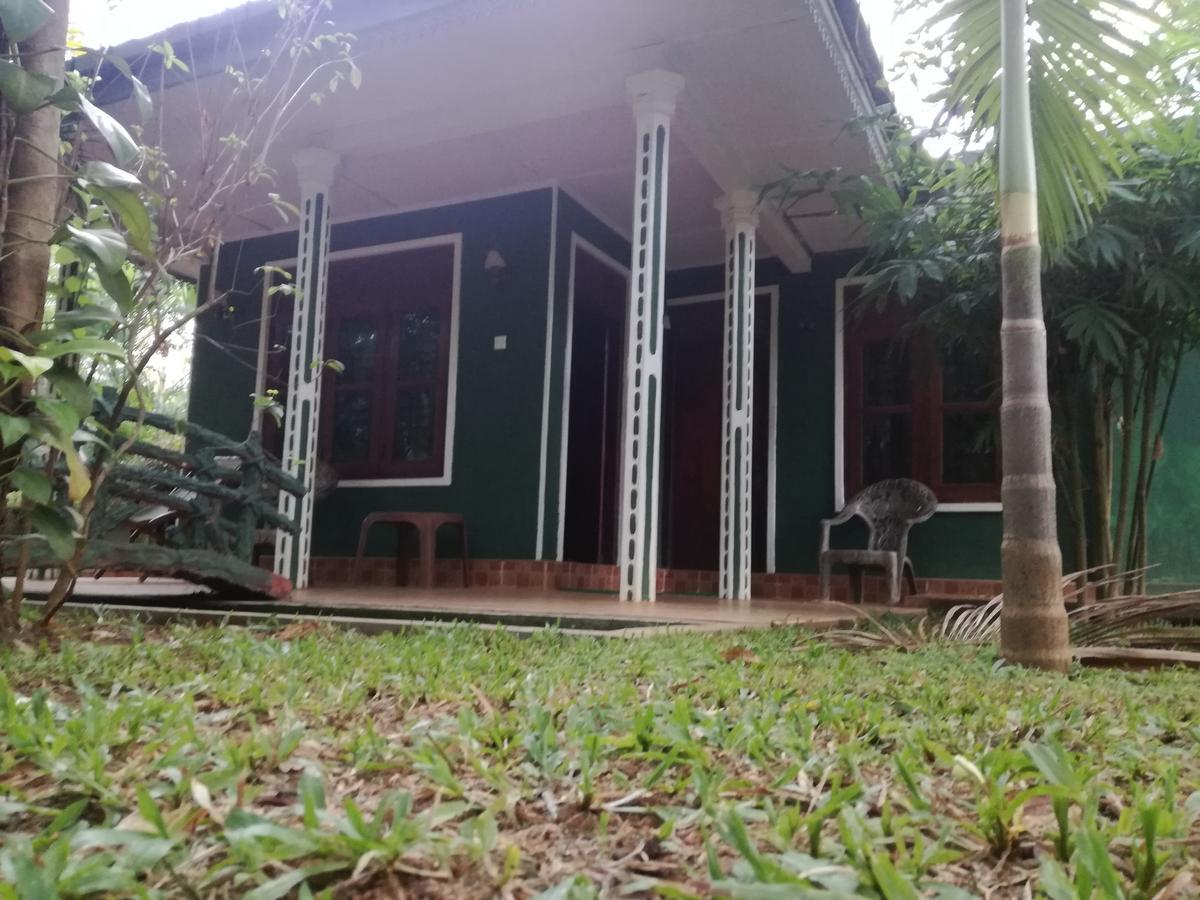 Deshani Holiday Inn Dambulla Esterno foto