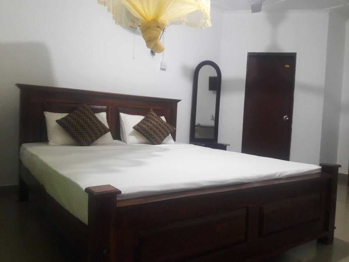 Deshani Holiday Inn Dambulla Esterno foto
