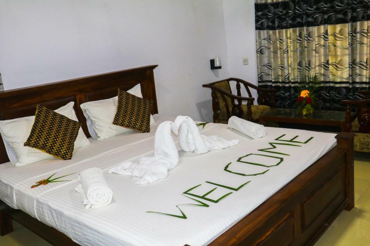 Deshani Holiday Inn Dambulla Esterno foto