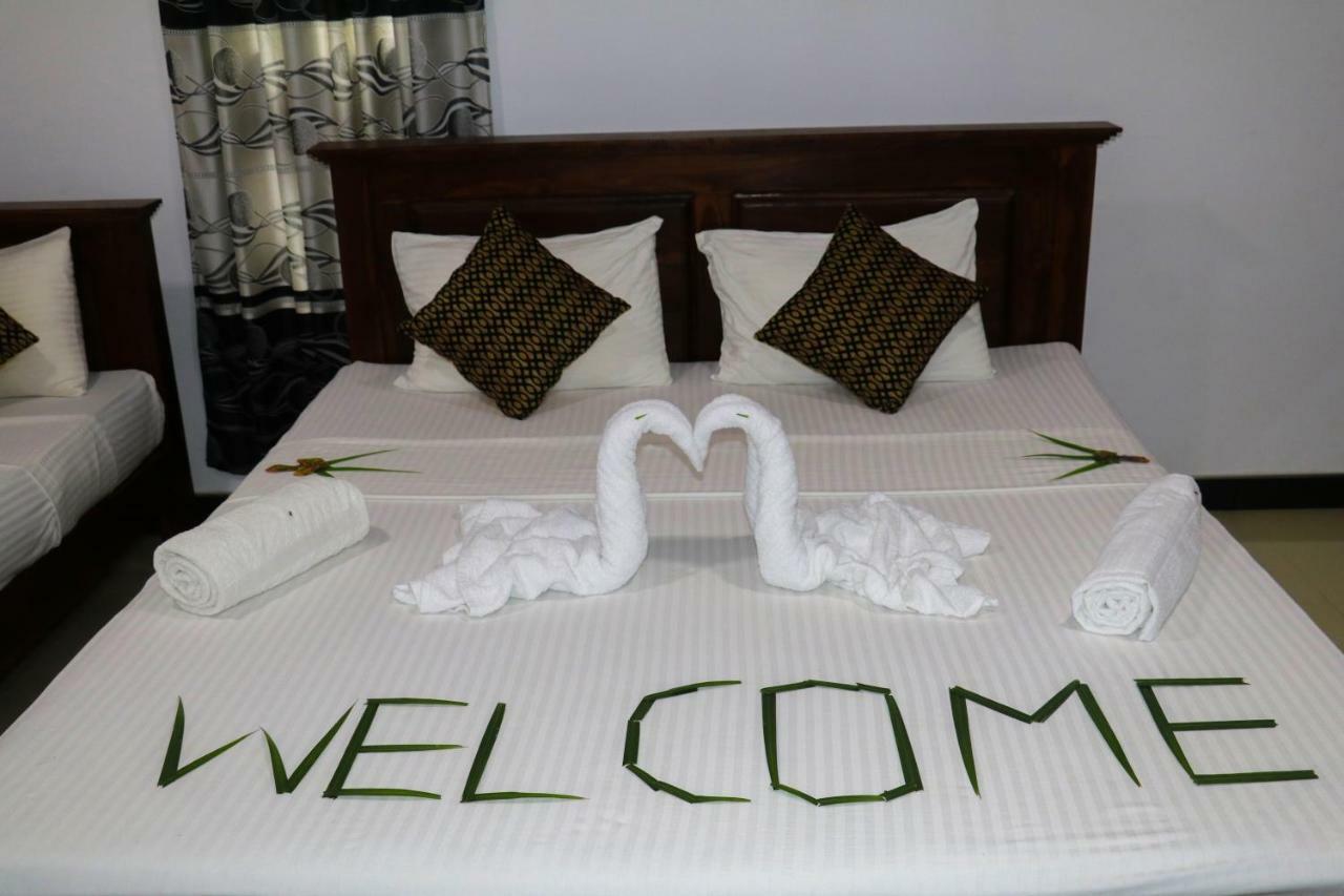 Deshani Holiday Inn Dambulla Esterno foto