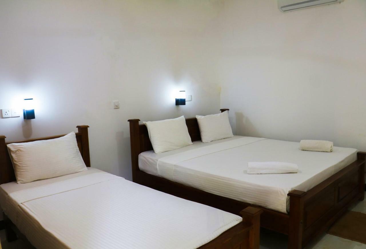 Deshani Holiday Inn Dambulla Esterno foto