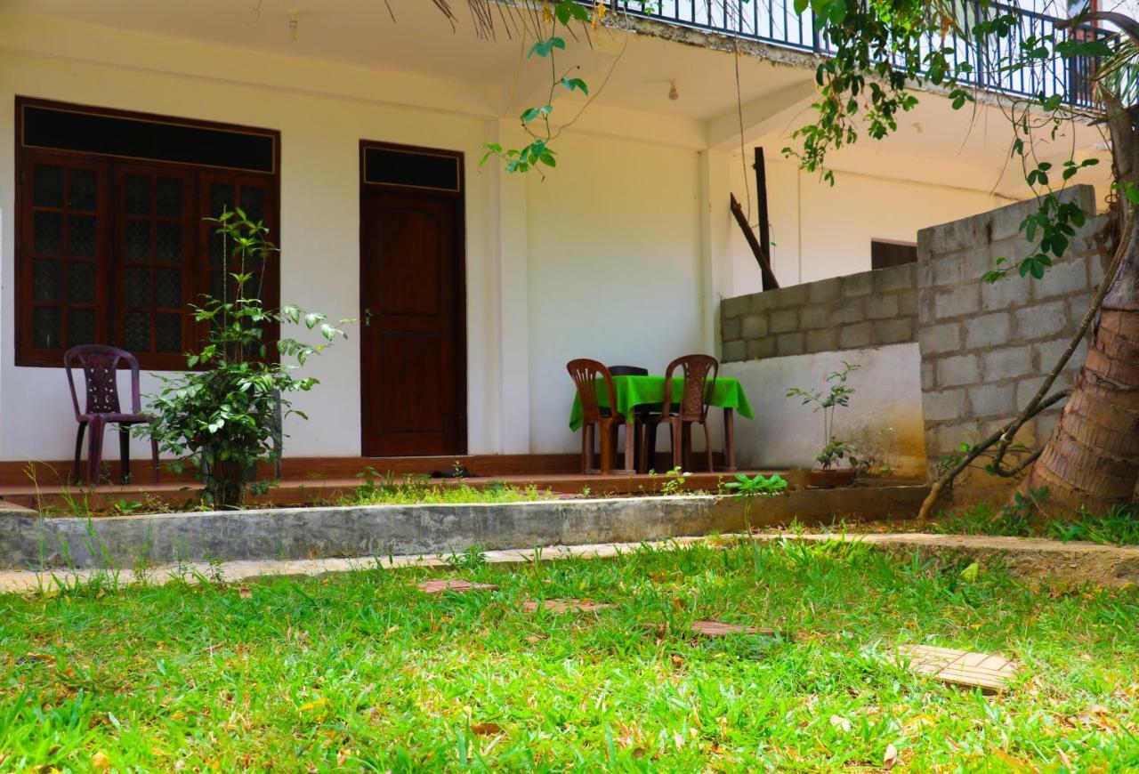 Deshani Holiday Inn Dambulla Esterno foto
