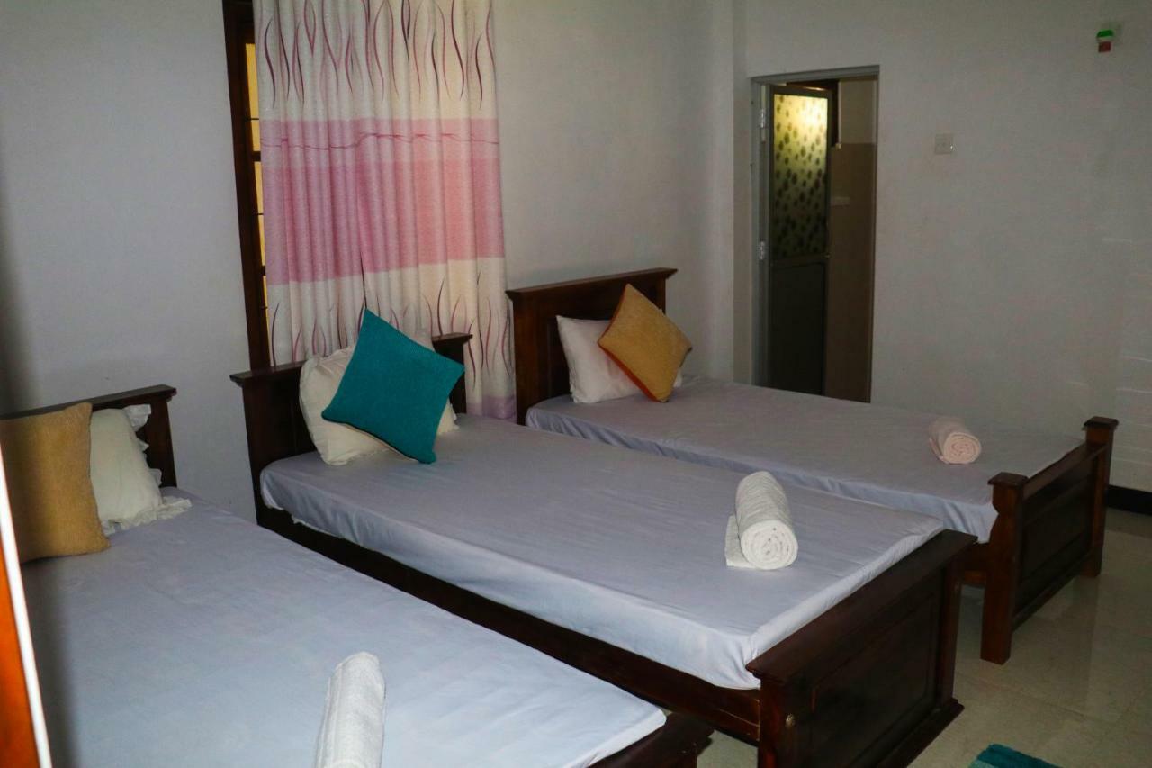 Deshani Holiday Inn Dambulla Esterno foto