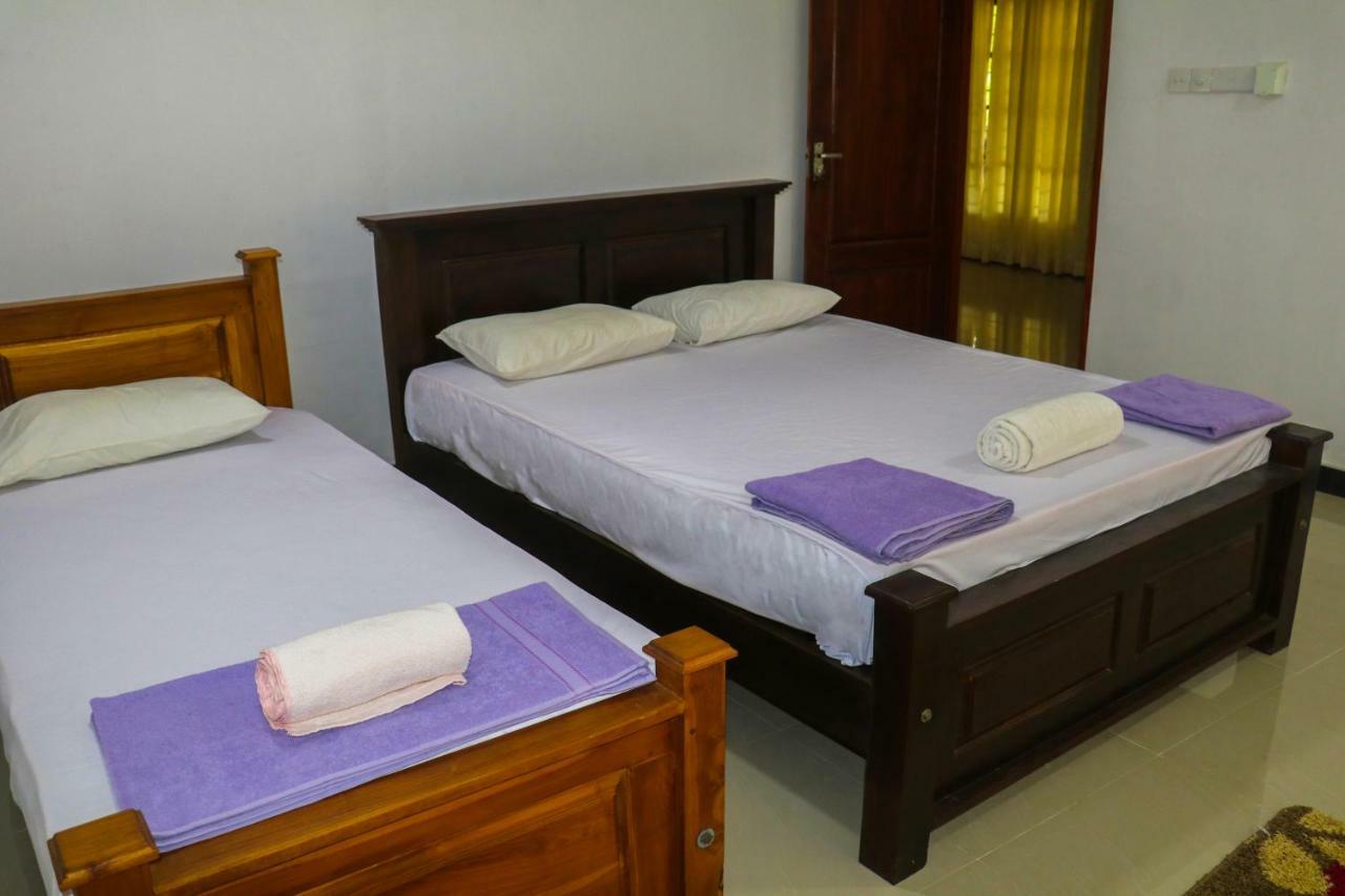 Deshani Holiday Inn Dambulla Esterno foto