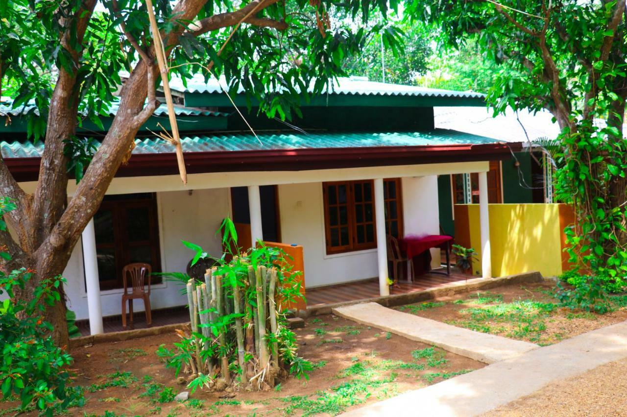 Deshani Holiday Inn Dambulla Esterno foto
