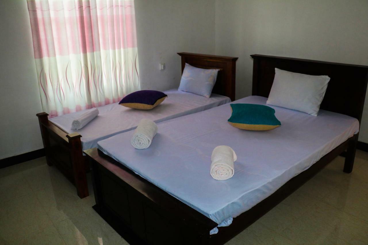 Deshani Holiday Inn Dambulla Esterno foto