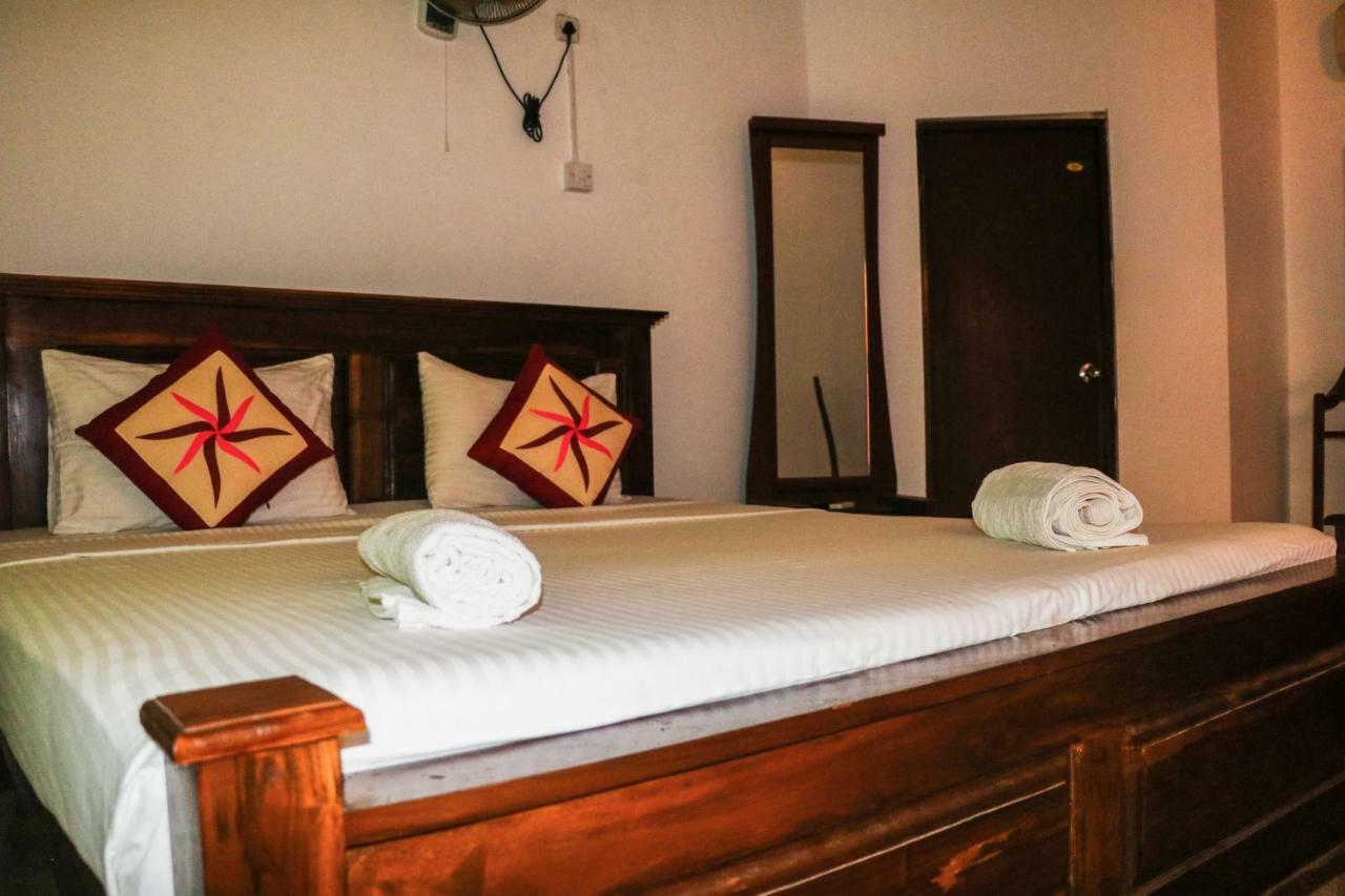 Deshani Holiday Inn Dambulla Esterno foto