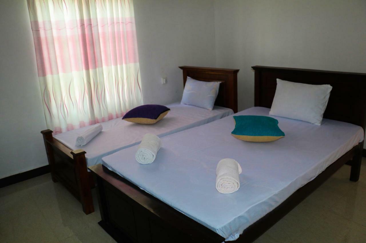 Deshani Holiday Inn Dambulla Esterno foto