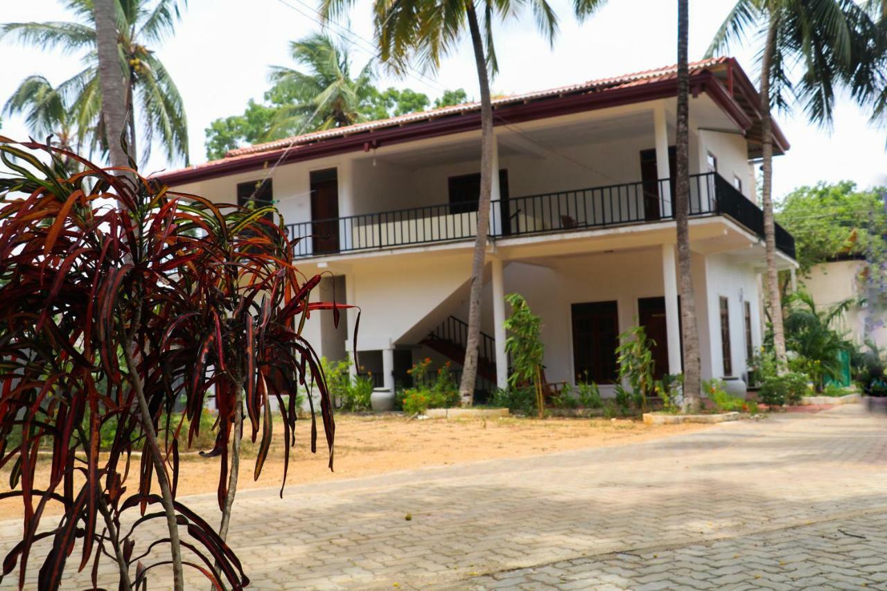 Deshani Holiday Inn Dambulla Esterno foto