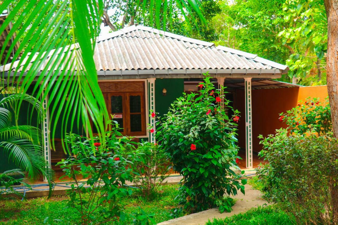 Deshani Holiday Inn Dambulla Esterno foto
