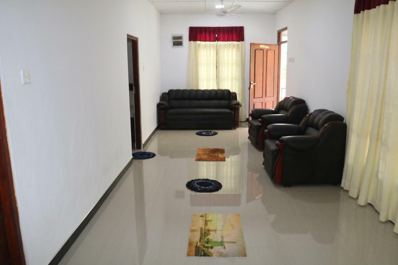 Deshani Holiday Inn Dambulla Esterno foto