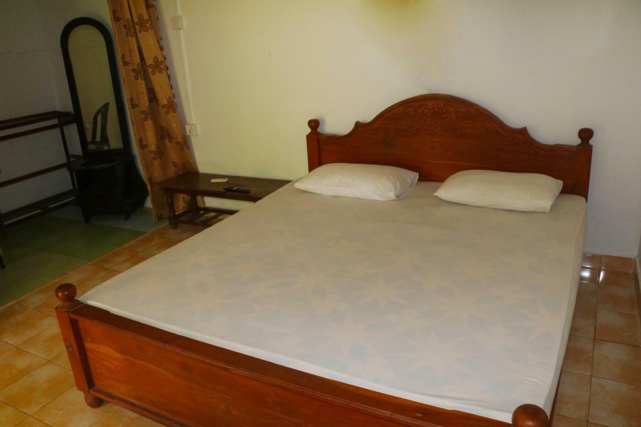 Deshani Holiday Inn Dambulla Esterno foto