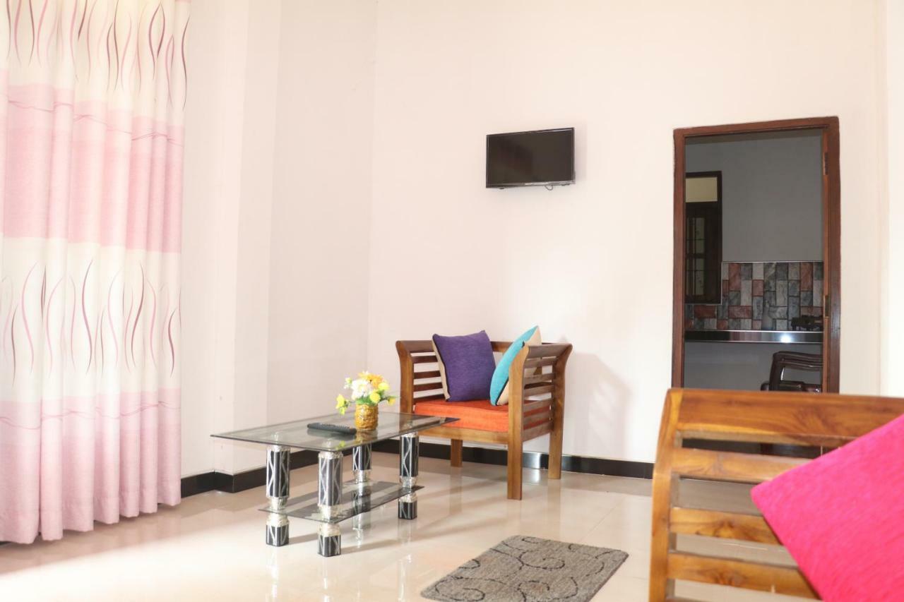 Deshani Holiday Inn Dambulla Esterno foto